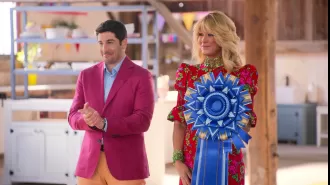 Netflix's new baking show, hosted by a surprising 2000s movie star, has debuted to mixed reactions.