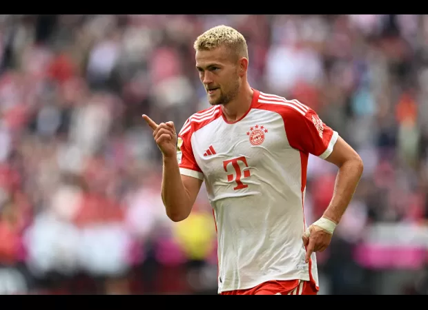 Man United reach agreement for de Ligt and make offer for full-back.