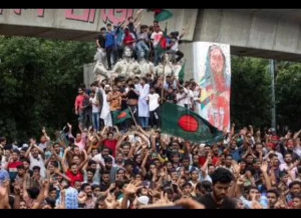 Two American lawmakers with Indian heritage are calling for the US to step in and stop violent attacks targeting Hindus in Bangladesh.