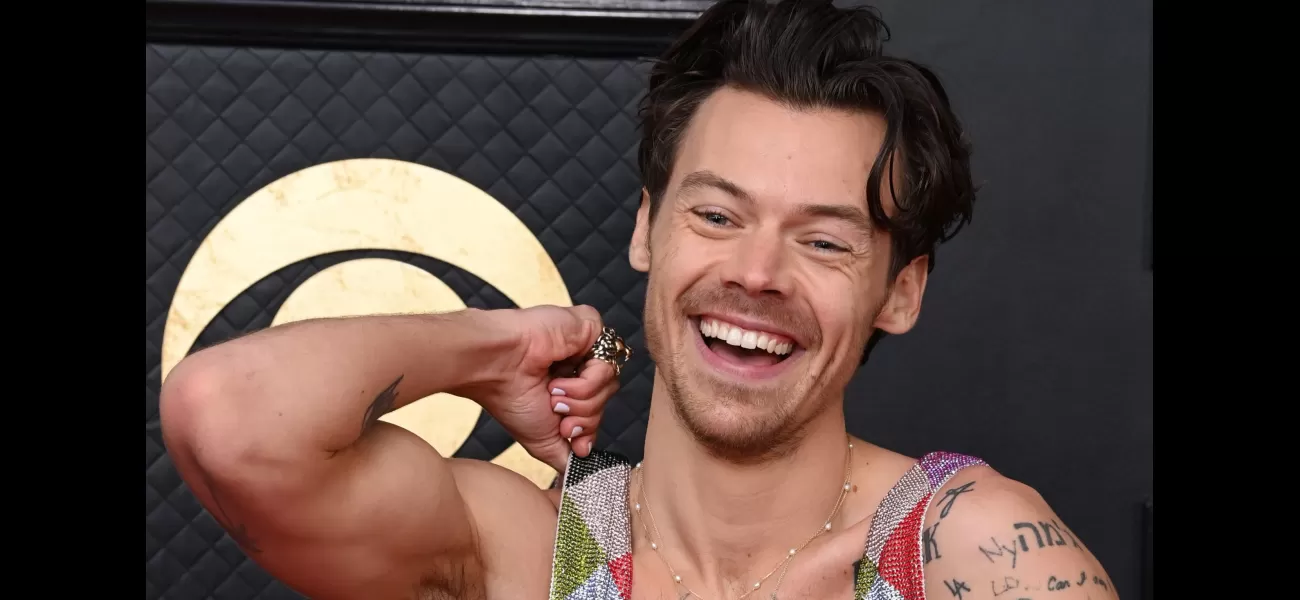Harry Styles' supporters freaking out after seeing him at a fast food joint in London.