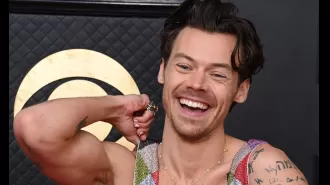Harry Styles' supporters freaking out after seeing him at a fast food joint in London.