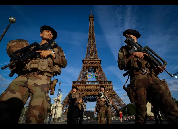 Police forcibly remove person from top of Eiffel Tower.