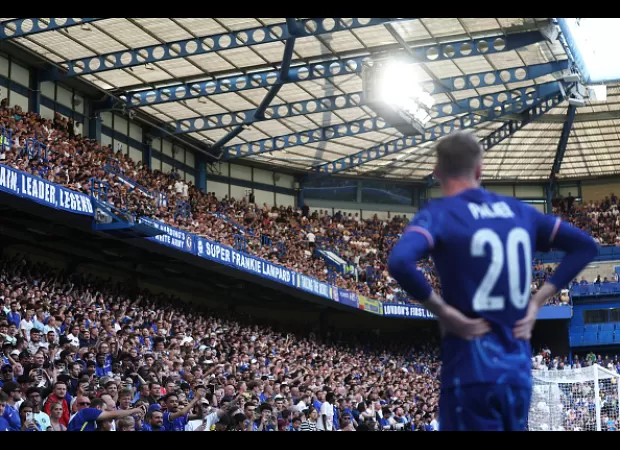 A former Chelsea player responds to supporters cheering for him during the team's last pre-season match.