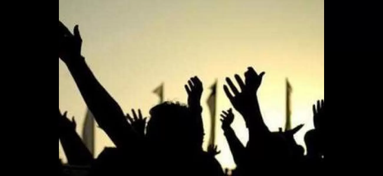 Protesters gather outside Utkal Bhawan in Kolkata to denounce the alleged attack on workers from West Bengal in Odisha.