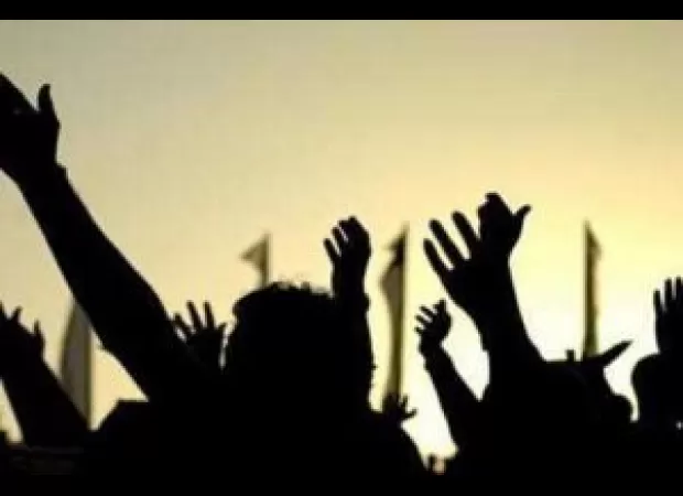 Protesters gather outside Utkal Bhawan in Kolkata to denounce the alleged attack on workers from West Bengal in Odisha.