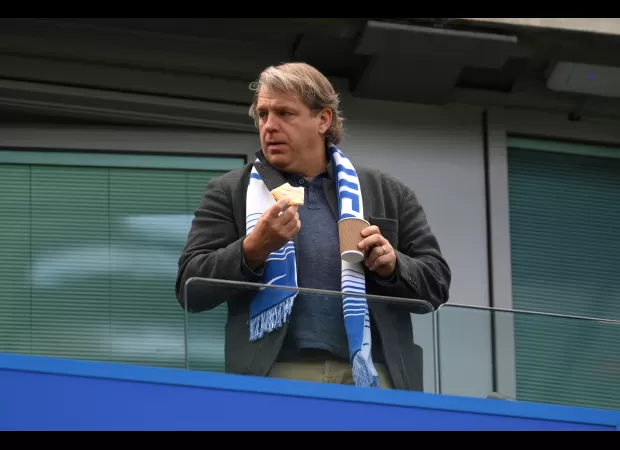 Chelsea's ex-defender predicts team may face tough battle to avoid dropping out of Premier League.