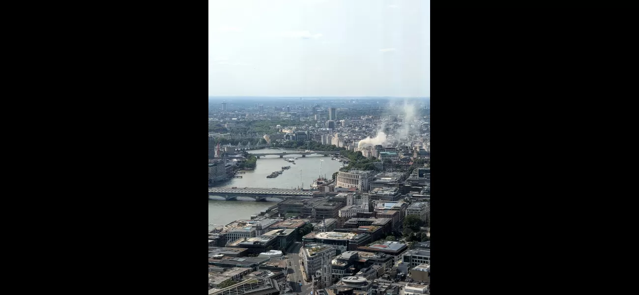 A large fire at Somerset House in London is being fought by approximately 100 firefighters.