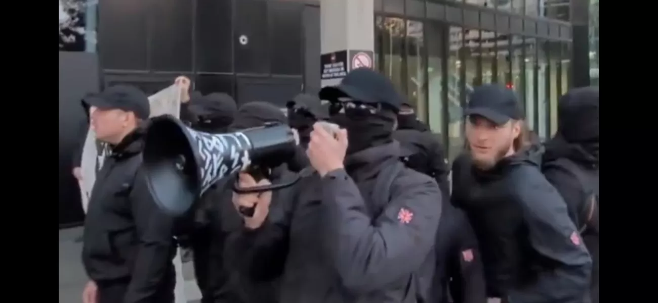 Possible paraphrase: Neo-Nazis suspected of attacking refugee rally in Melbourne.