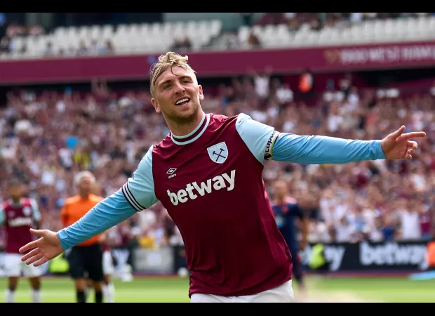 West Ham's Jarrod Bowen has set a goal to win a trophy, as the team is expected to exceed expectations in the Premier League this year.