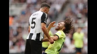 Shearer criticizes Newcastle player, while Howe defends him.