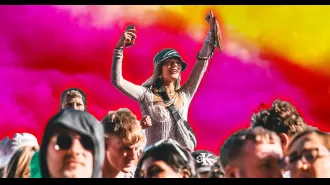 Don't forget these 8 essential items for festivals to stay safe and have a great time!