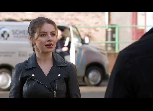 Daisy is angry when Ryan chooses to spend the evening with someone else instead of going out with her on Coronation Street.