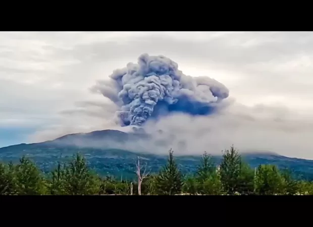 A powerful earthquake causes a volcano to erupt, leading to a 'code-red' warning for aircraft.