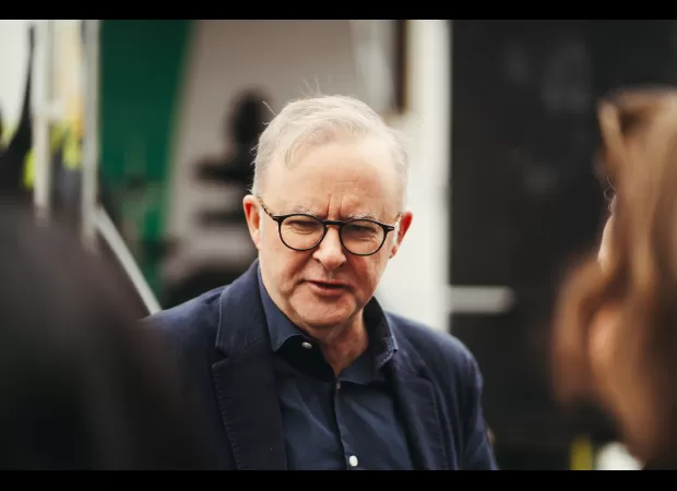 Government in trouble after new survey shows negative outlook