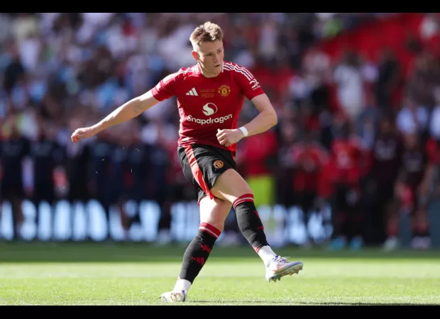 Premier League team resumes discussions for Man United player, as potential move to Napoli is uncertain.