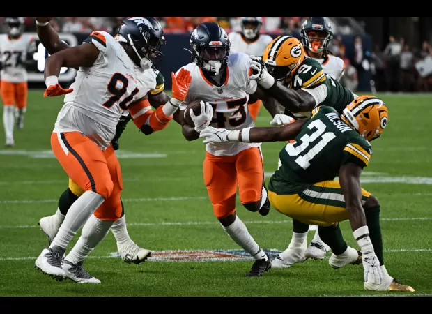 Keidron Smith is proving his worth by getting two interceptions in two consecutive weeks during the Broncos-Packers game.