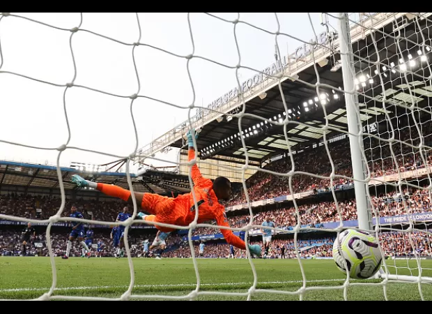 Joe Hart criticized Robert Sanchez after Man City loss, saying he got lost.