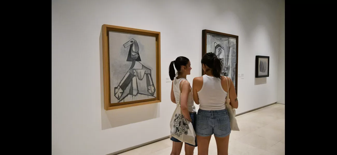 Museum staff asks child to stop drawing during art exhibit visit.