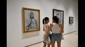 Museum staff asks child to stop drawing during art exhibit visit.