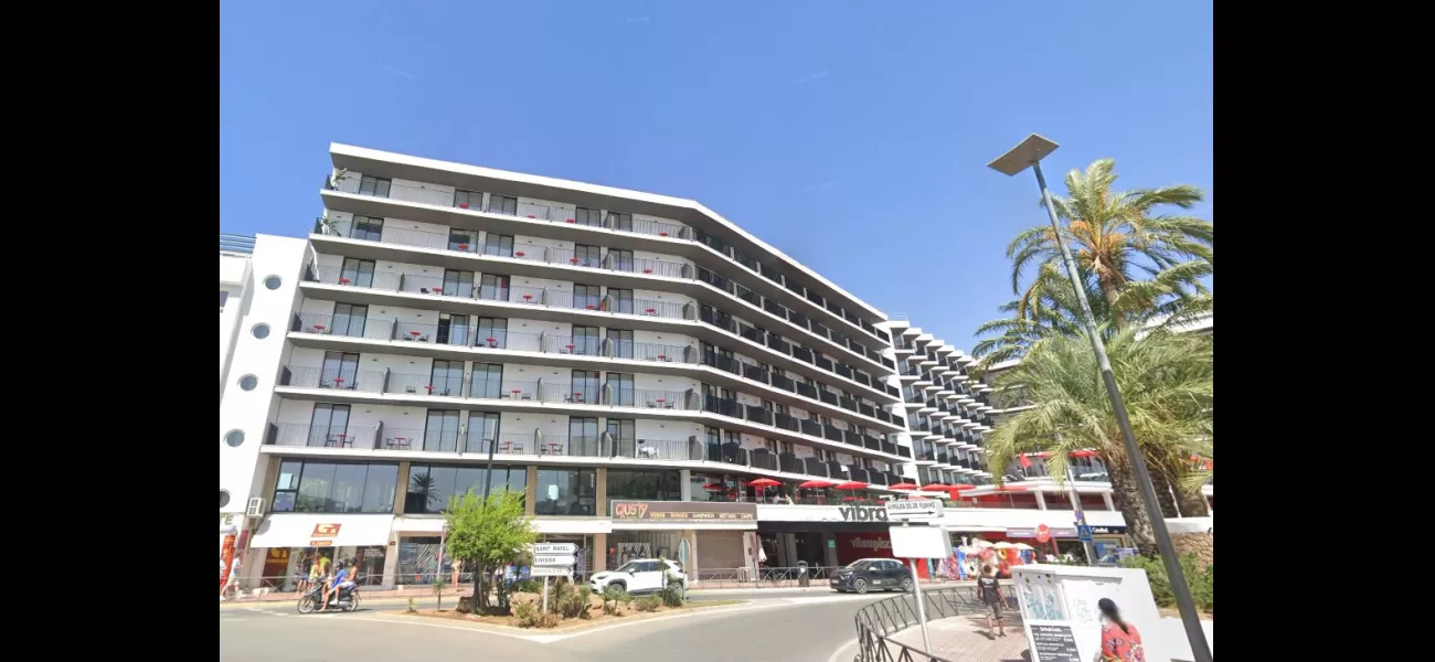 19-year-old British woman dies in Ibiza after falling from hotel balcony.