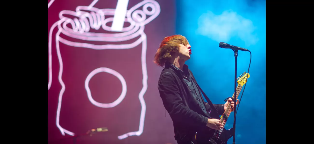 Famous alternative group wasted time on concerts as fans are uninterested.