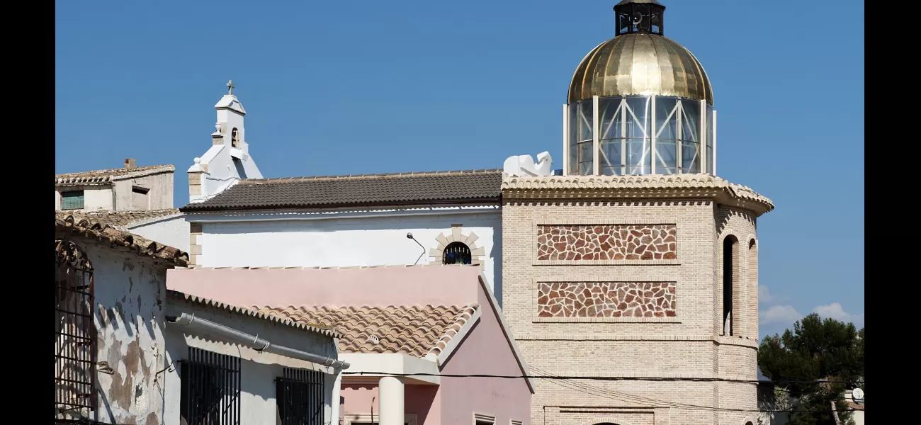A man from Britain dies in Spain after being struck on the head with a hoe.