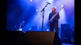Rock legend of 70s forced to leave group due to hospitalization.