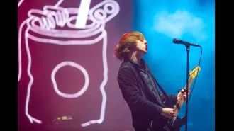 Famous alternative group wasted time on concerts as fans are uninterested.
