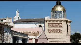 A man from Britain dies in Spain after being struck on the head with a hoe.