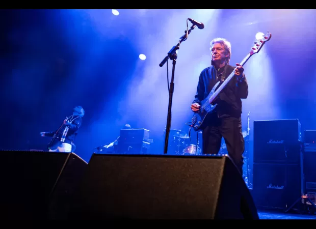 Rock legend of 70s forced to leave group due to hospitalization.