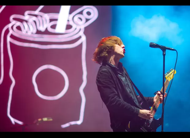 Famous alternative group wasted time on concerts as fans are uninterested.