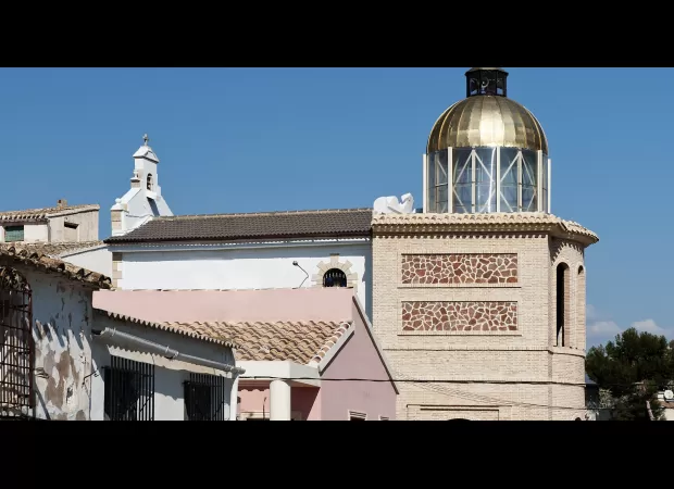 A man from Britain dies in Spain after being struck on the head with a hoe.