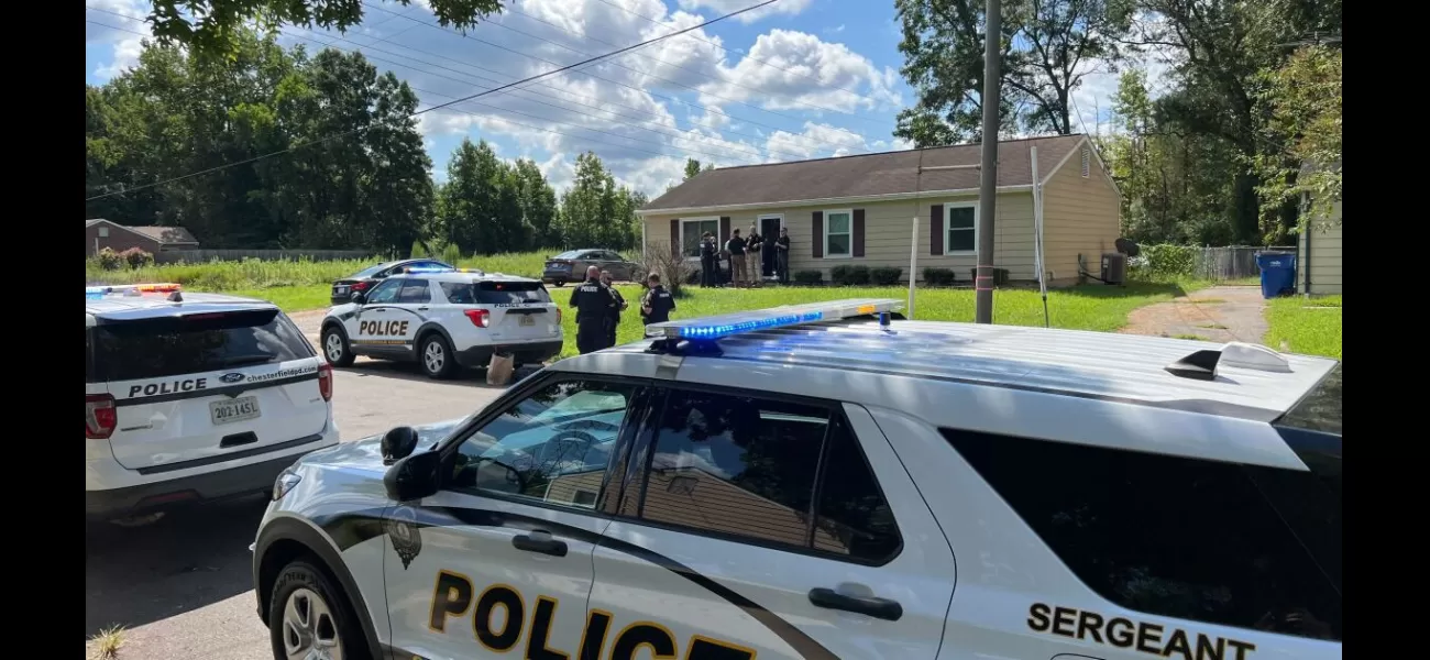 A toddler in the USA shot his mother's boyfriend by accident.