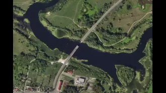 Ukraine strengthens control over Kursk by destroying third crucial bridge.