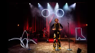 A review of the play Dear Billy featured in the Fringe festival.