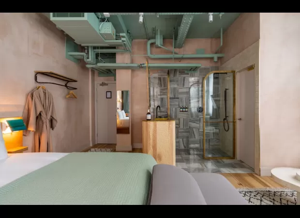 The Manchester Alan hotel receives a positive review.