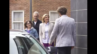 Leanne finally sees Rowan's true character in Coronation Street and is unsettled by it.