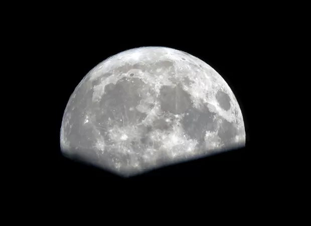 The moon possibly had a massive lava ocean in the past.