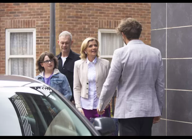 Leanne finally sees Rowan's true character in Coronation Street and is unsettled by it.