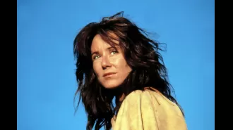 A 1990s movie star defies aging, still recognized 30 years after being nominated for an Oscar for their popular film.