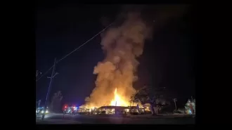 Pub in Queensland catches fire and is destroyed.