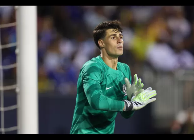 Premier League team in unexpected discussions to acquire underperforming Chelsea goalkeeper Kepa Arrizabalaga for £72m.