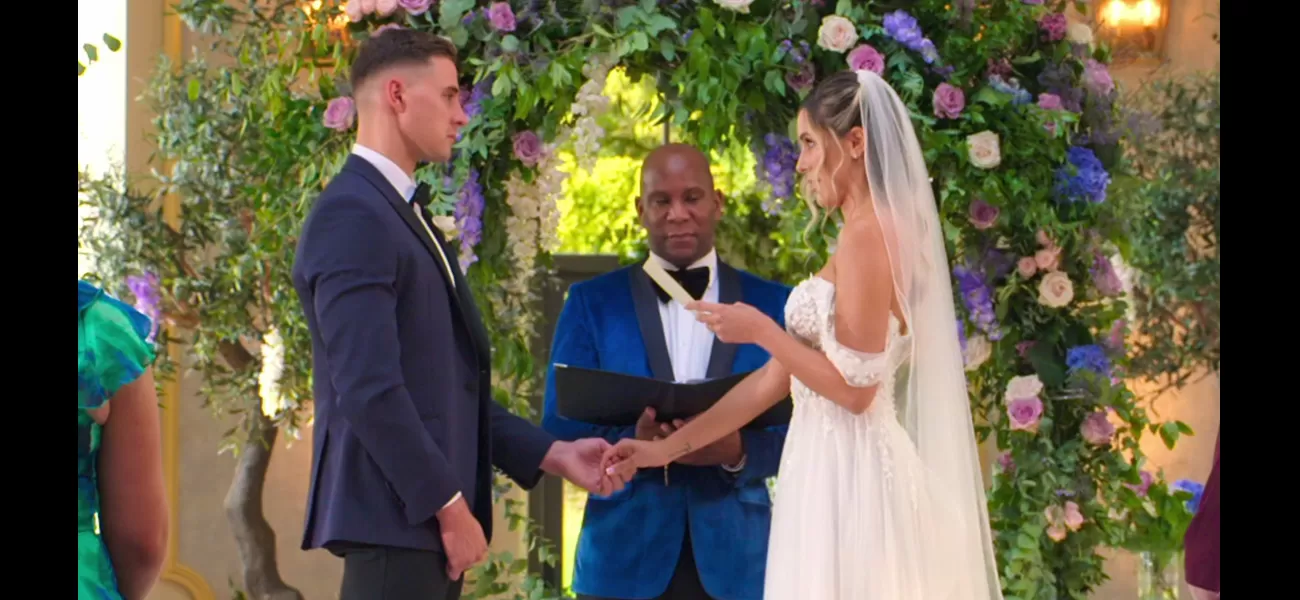Fans of Love Is Blind notice telling hint about couple's hidden love affair after one person is left at the altar.