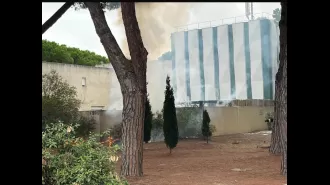Explosion outside France synagogue, possibly caused by gas cylinder.