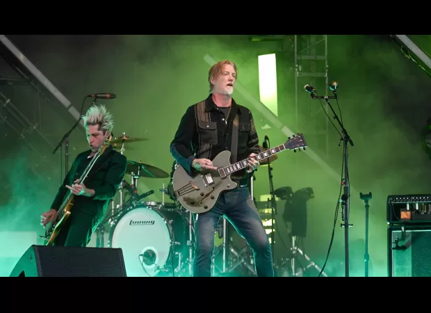 2000s rock stars cancel all 2024 concerts due to lead singer requiring urgent medical treatment.