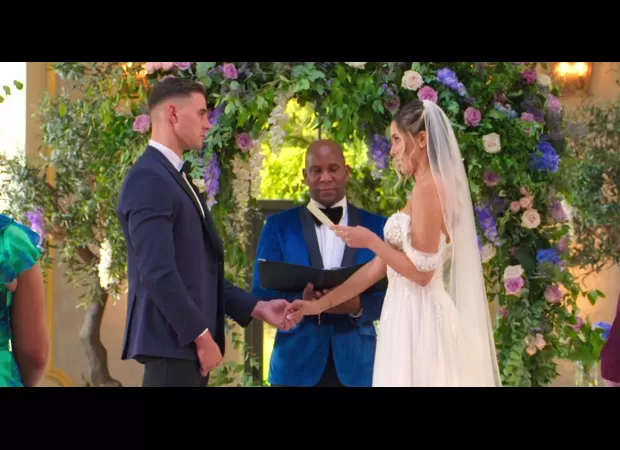 Fans of Love Is Blind notice telling hint about couple's hidden love affair after one person is left at the altar.