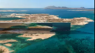 Amazing pictures show a 75-mile canyon planned for an £800 billion futuristic city.