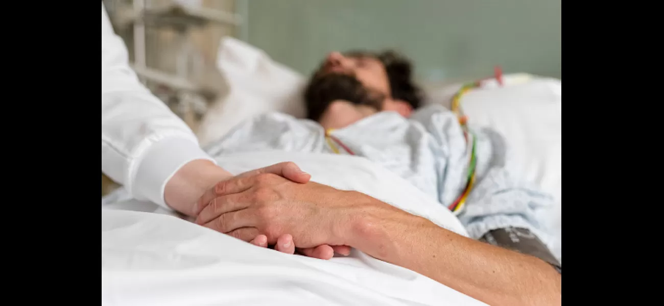 Six things that commonly occur on a person's deathbed before they pass away.