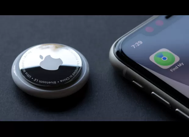 A woman uses AirTag to catch thieves by mailing it to herself.