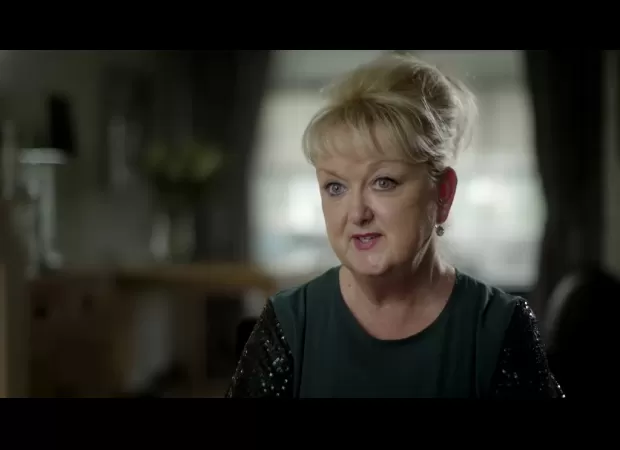 After 20 years, a woman starts looking for her two siblings after finding out they exist.